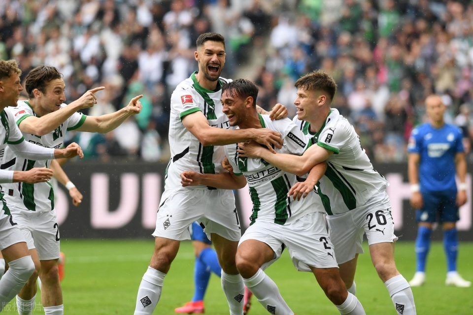 包含沃尔夫斯堡球员集体放假,调整状态备战的词条 包含沃尔夫斯堡球员集体放假,调整状态备战的词条