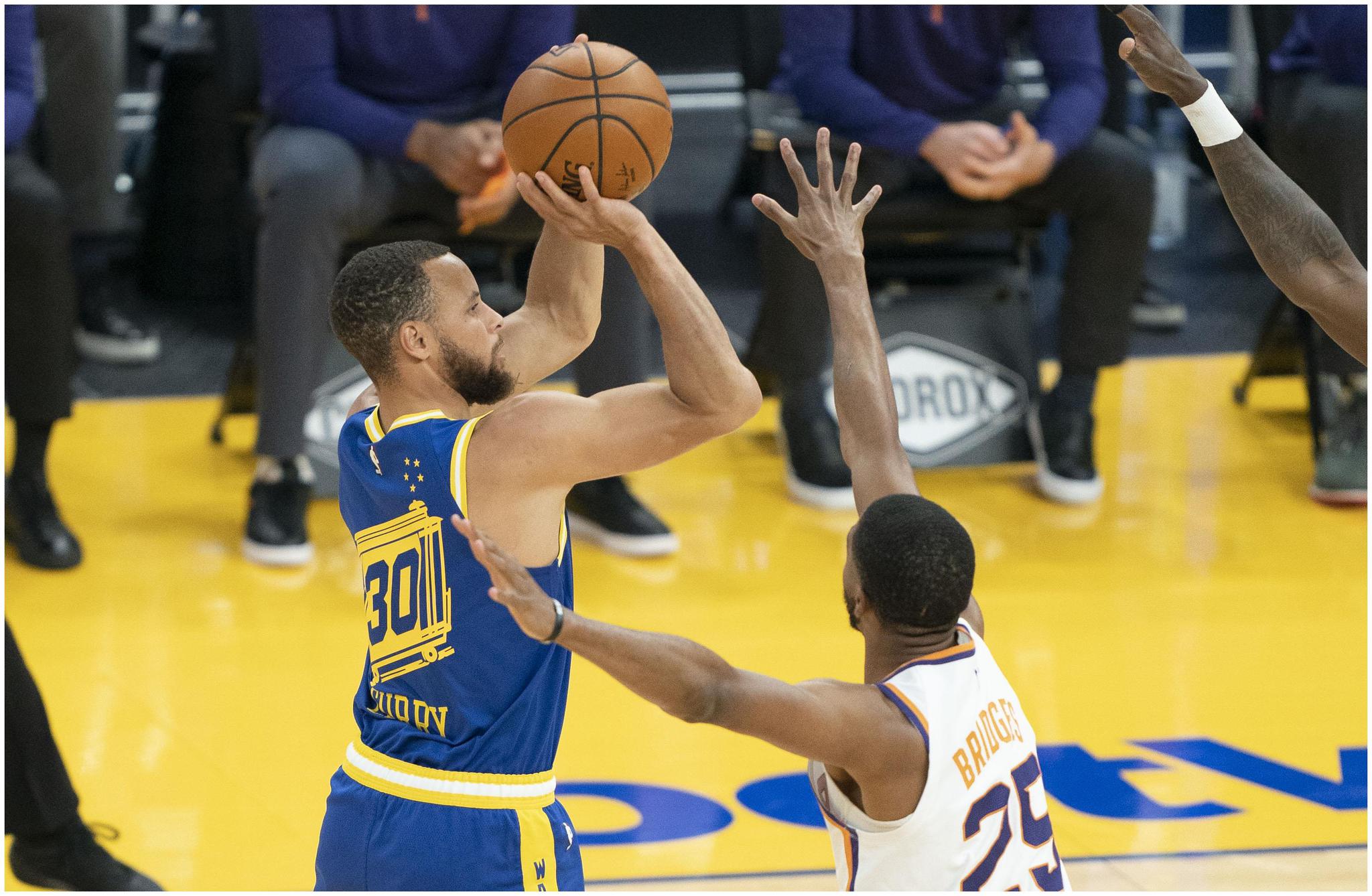 aoa体育培训-马里诺斯客场击败对手，取得重要三分