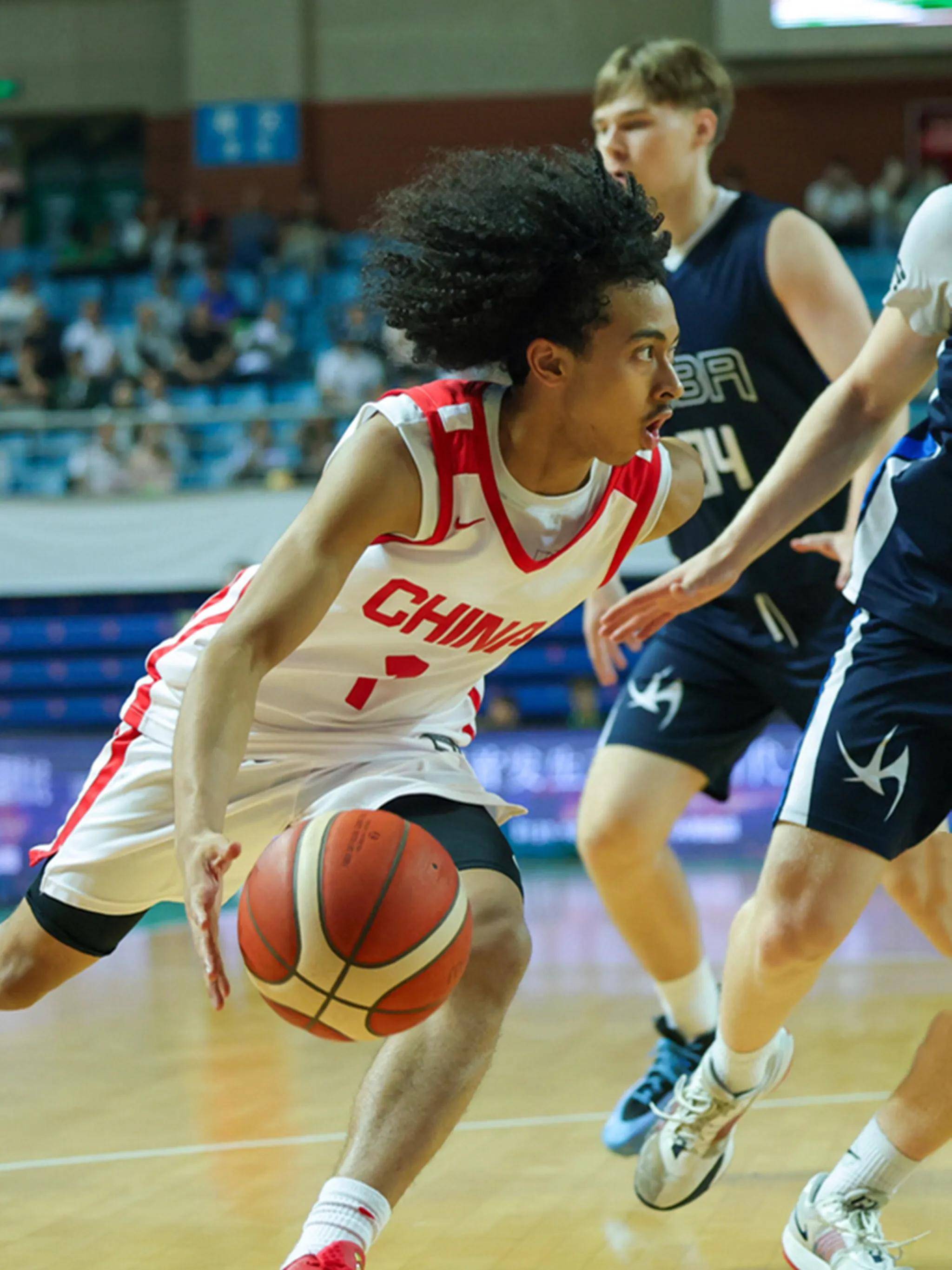 年轻球员的成熟表现为球队带来胜利 年轻球员的成熟表现为球队带来胜利