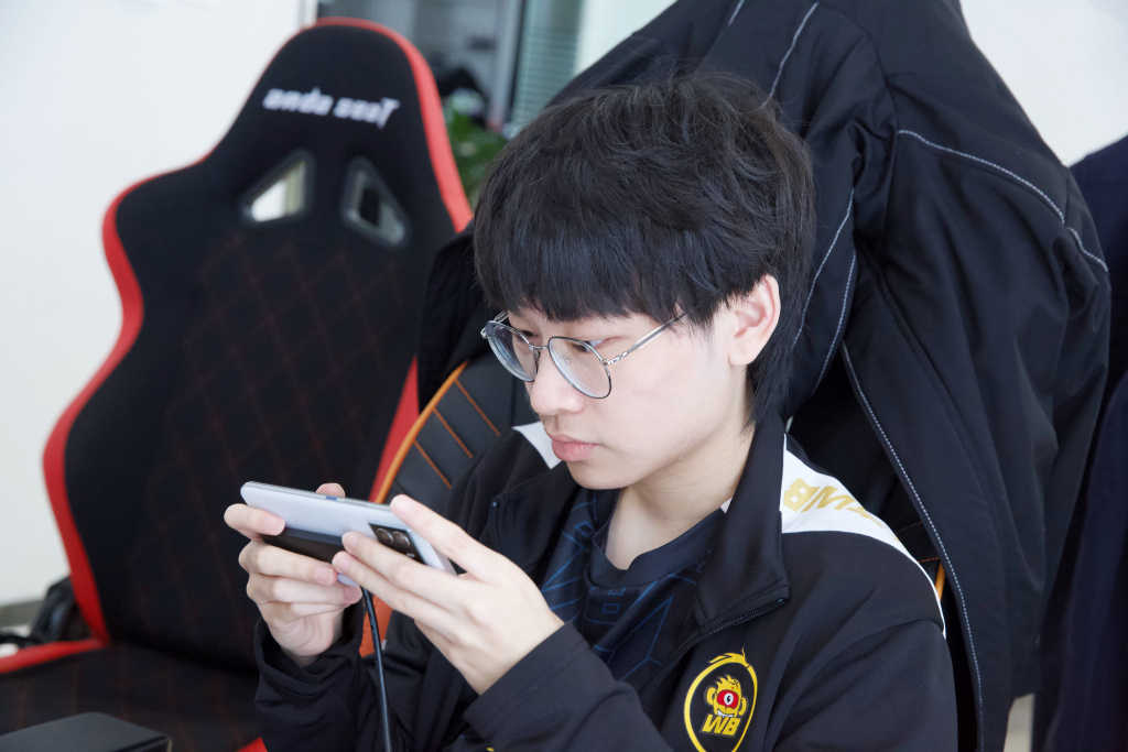 aoa体育娱乐-异军突起！实力弱队击败对手引发热议的简单介绍