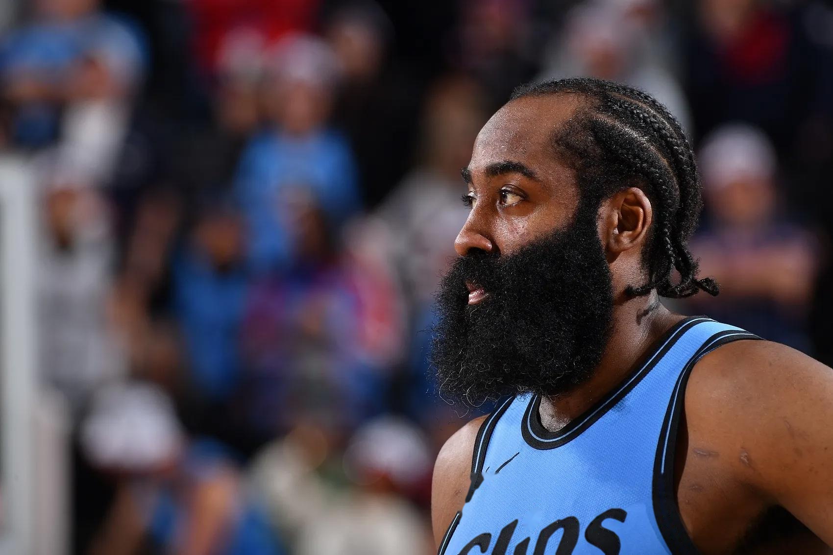 快船惊险取胜马刺,继续保持不败 快船惊险取胜马刺,继续保持不败