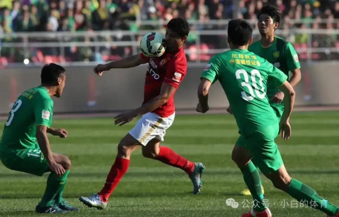 国安球员出色表现，全队配合默契向对手施压的简单介绍