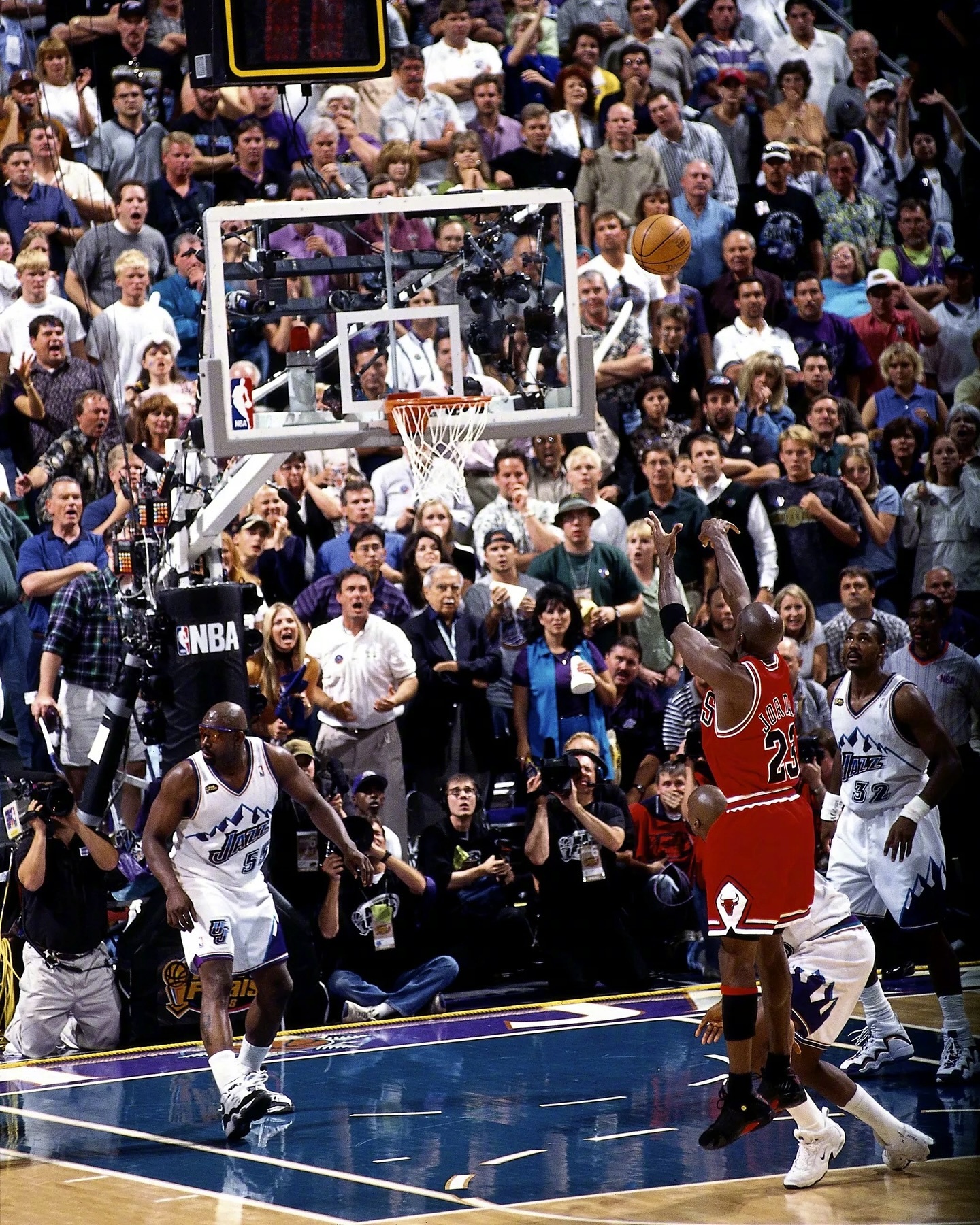 美国篮球精彩瞬间引爆赛场 美国篮球精彩瞬间引爆赛场