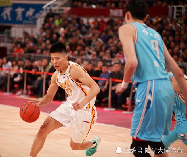 关于陕西队遭遇困境，球迷担心队伍走向的信息