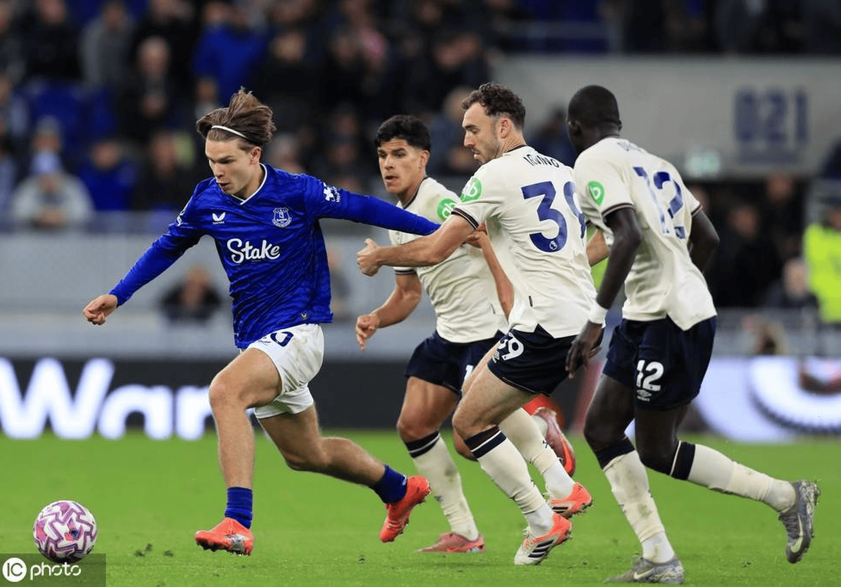 aoa体育新闻-埃弗顿遭遇连败，欧战希望渐行渐远的简单介绍