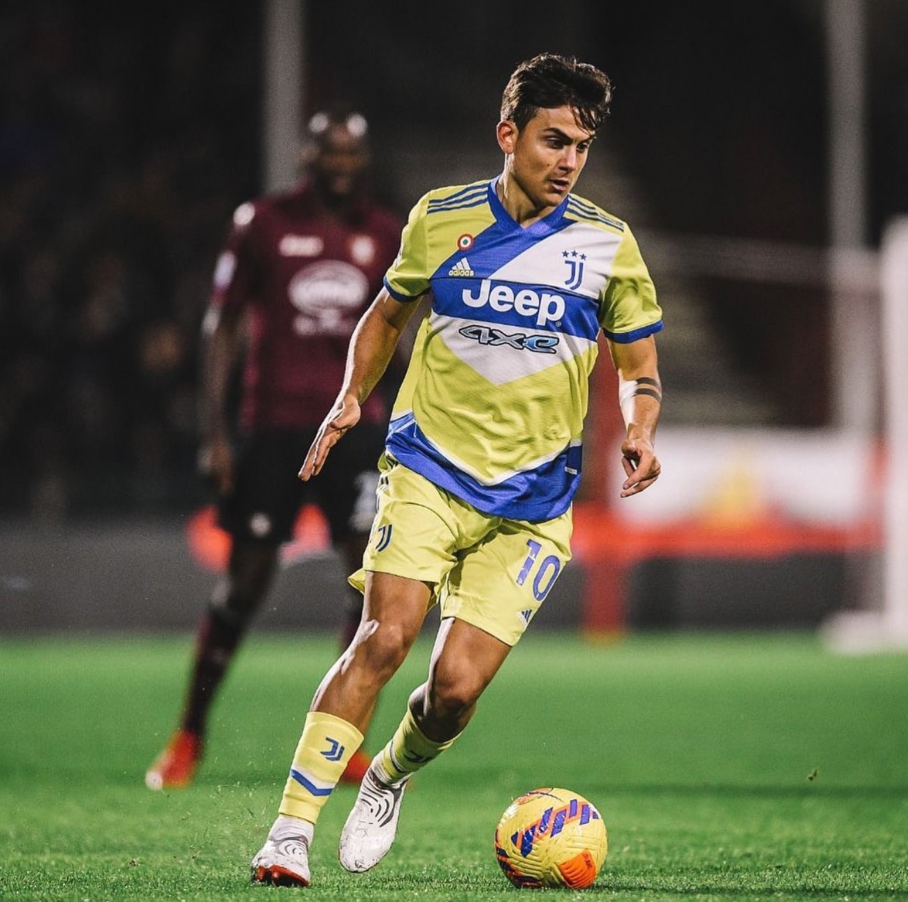 约翰斯顿表现抢眼，助攻成功帮助球队取胜